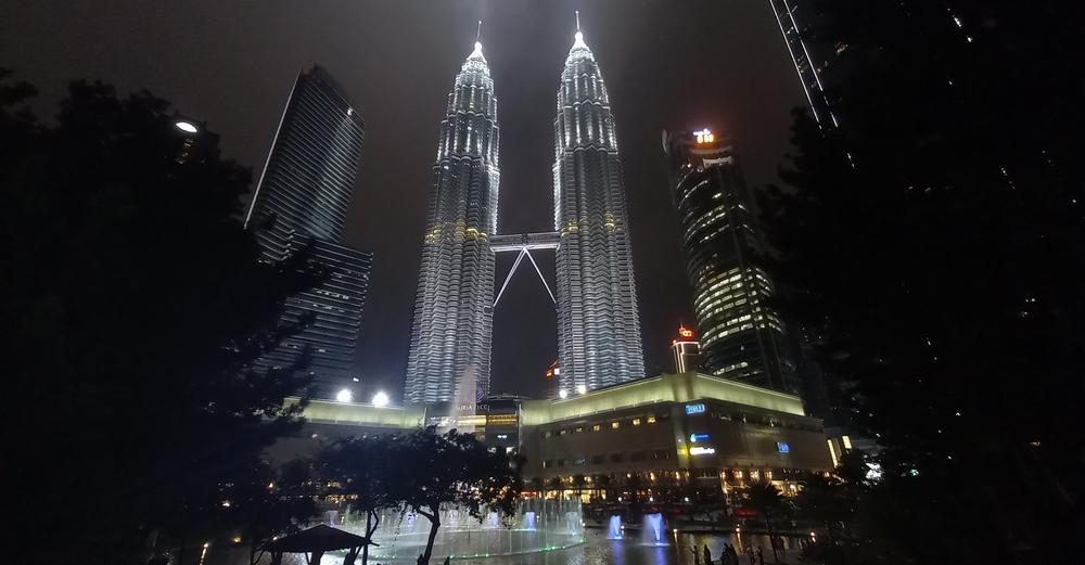 Kuala Lumpur Petronas towers at night