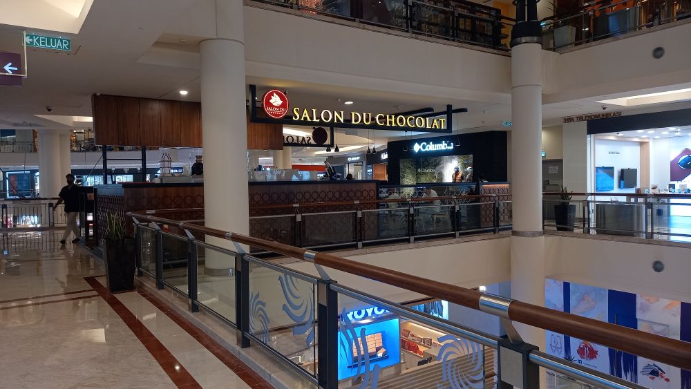 Shopping center at Petronas towers Shopping center at Petronas towers