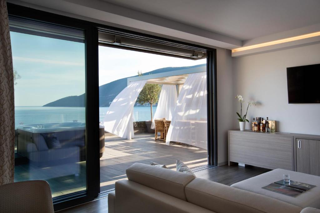 Palmon Bay Montenegro