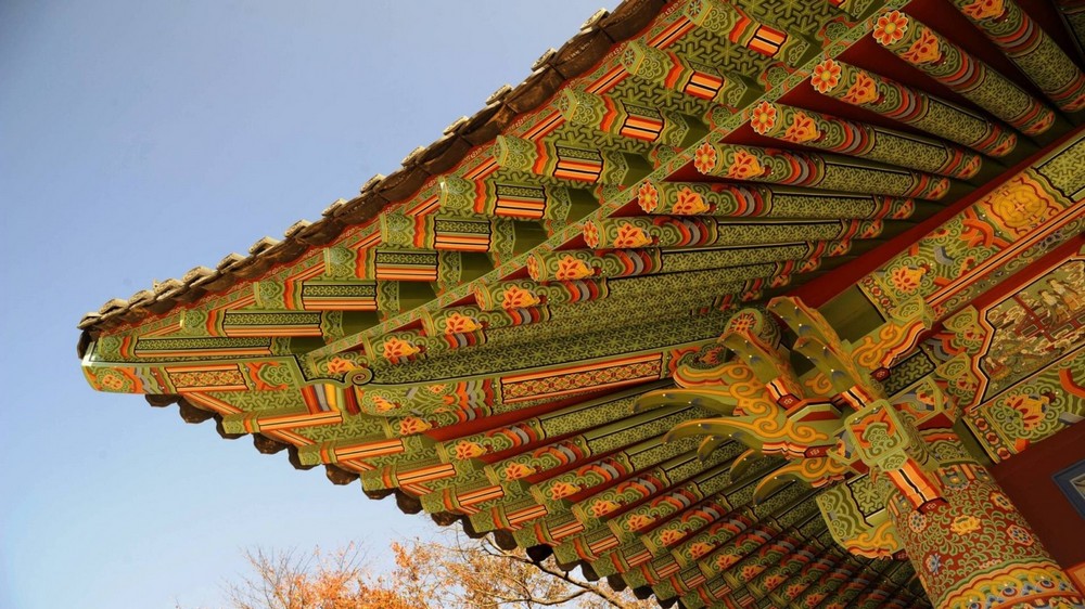 Exquisite lines and traditional carvings at Beomeosa Temple, Busan
